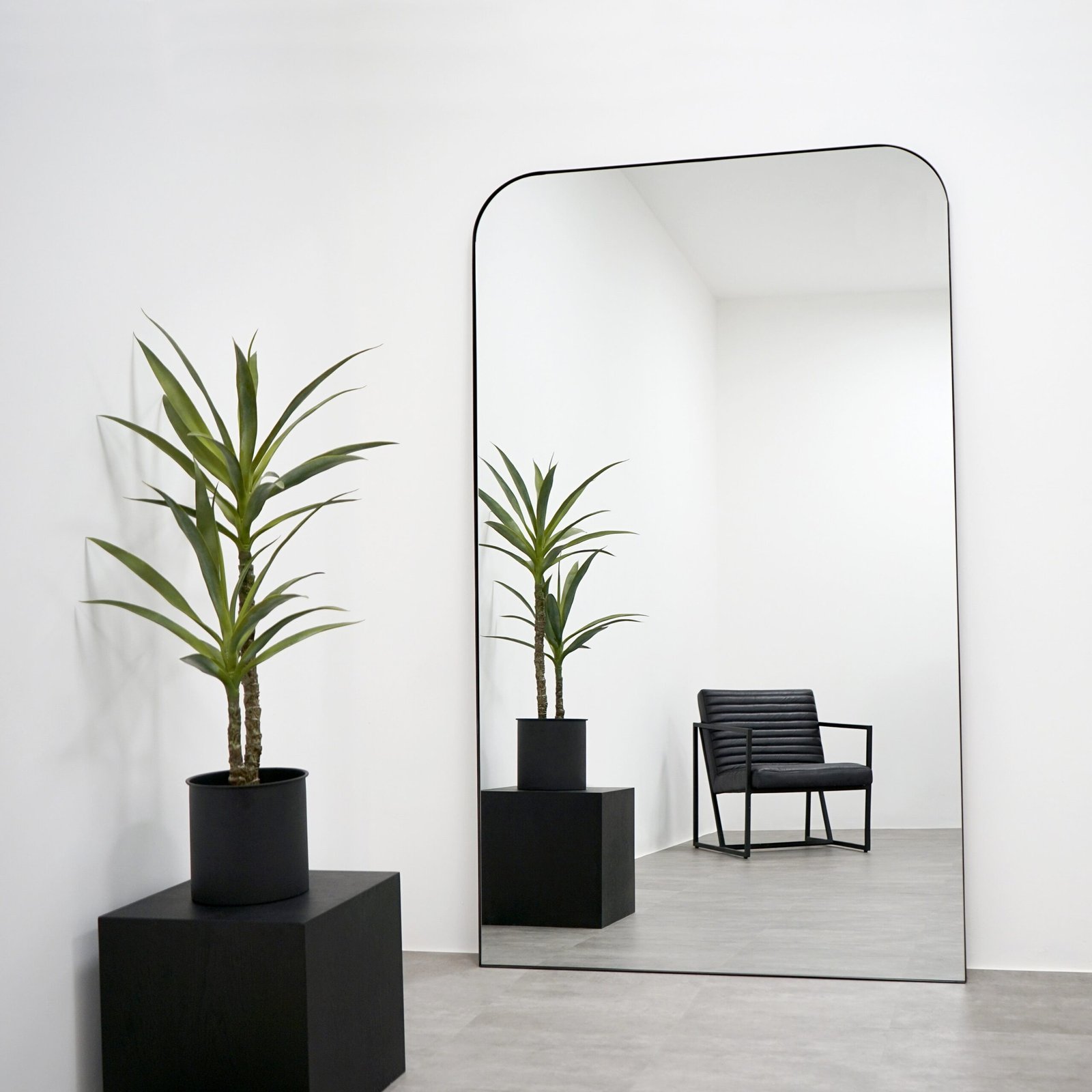 Theo - Full Length Black Curved Metal Extra Large Mirror 200cm x 120cm - Image 3